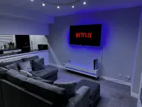Modern 3-Bedroom Home with Cozy Cinema-Style Living Space Hotels in Cumbernauld