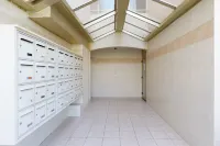 Air-conditioned 39m2 studio close to stores, beach and train station. 10 mn walk to all