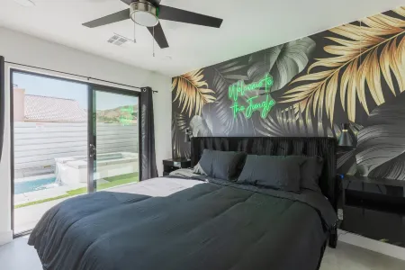 Private Resort, Heated Pool, Spa, Cabana