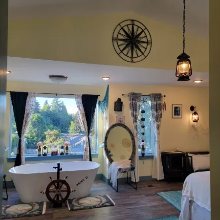 Whimsical PNW Nostalgic 3-bedroom apartment in peaceful West Linn with AC, WiFi Отели рядом с достопримечательностью «Mary S. Young Park»