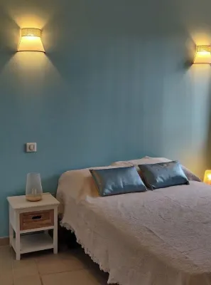 St Paul la carte postale, large independent 2-room apartment in a villa Отели рядом с достопримечательностью «Saint Paul de Vence (Pavement)»