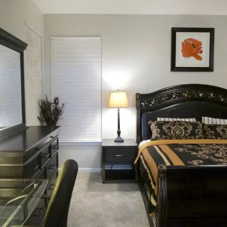 GORGEOUS 1 BEDROOM WITH FREE WIFI & STREET PARKING