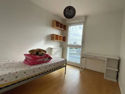 The cytadin! Pied streetcar paris porte de choisi 11 minutes, Palais Royal musé 45 min Hotel in zona Mac Val Vitry Sur Seine