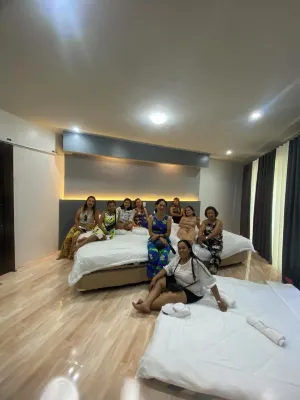 Luxury 4-bedroom house with WiFi, AC ,pool, KARAOKE,  in Camotes Island Cebu. Hotels in Poro