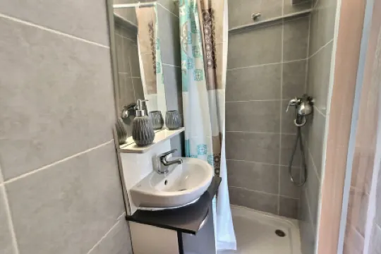 Petit Studio 1 Face Gare, Wifi Gratuit, Proches Toutes Commodités