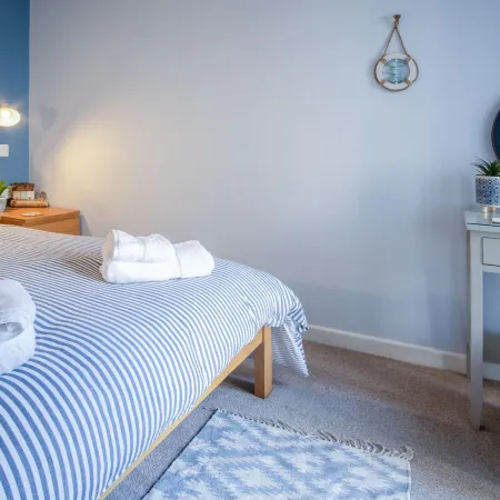 Beachcomber Seaside Apartment - 2 Bedroom - Tenby