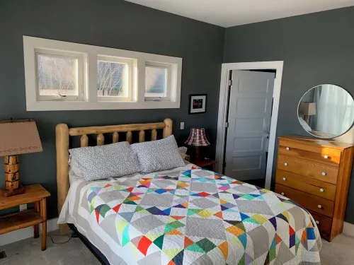 Lakefront 2-bedroom cottage in Boyne City with WiFi