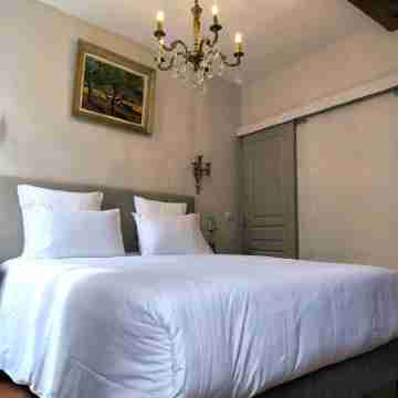 Armance, charming air-conditioned apartment in the heart of town. Rooms