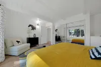 NEW: 3BR, private HotTub, FireTable, BBQ, AC, Dogs OK, WIFI