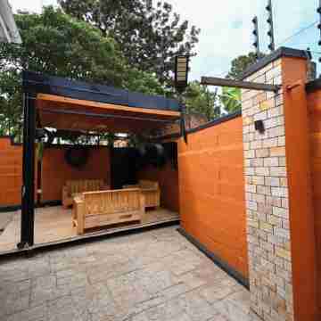 Cascade Cove 3-bedroom villa in Kampala - Jacuzzi and Gazebo with Fountain Hotel Exterior