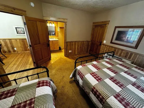 Cozy cabin 2 in at Almo Inn with AC, WiFi near City of Rocks/Castle Rocks Idaho