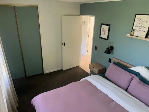 Where comfort meets the mountains—close to everything,spacious,and pet-friendly!