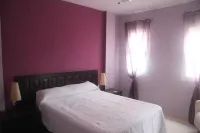 Two-story house with garden and patio in a quiet area. Easy parking Các khách sạn ở San Fernando