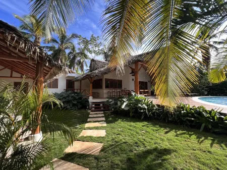 Casa Mia - Large Luxury Villa with private pool and 4 min walk to beach