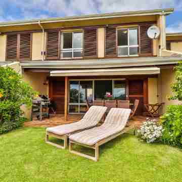 Beach Villa with Sea Views Close to Lookout Beach Hotel Exterior