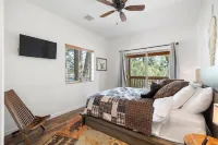 Charming 2-bedroom Cabin with WiFi, Wood Stove and AC in serene Heber-Overgaard!