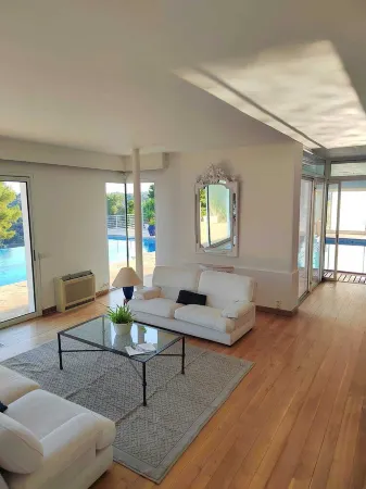 Villa vue mer ,grande Piscine à Débordement, Tennis, Piscine Intérieure, Отели в г. Сен-Поль-де-Ванс