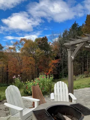 Charming 3-bedroom house with WiFi, AC and salt water pool Hotels in Woodbury