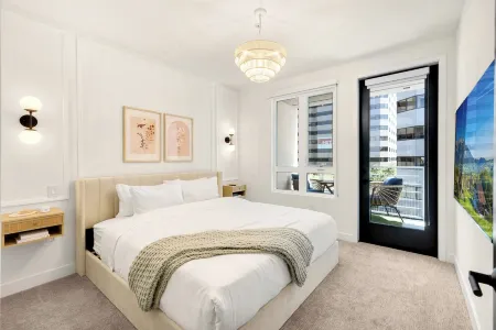 High Luxury 1-bedroom condo with King Bed & Amenities Отели рядом с достопримечательностью «Ногачи Гарден»