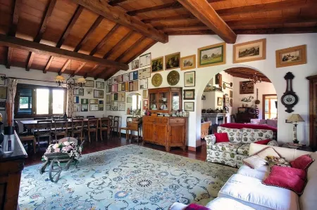 Cozy farmhouse surrounded by greenery, just 25 minutes from the center of Rome. Отели в г. Сакрофано