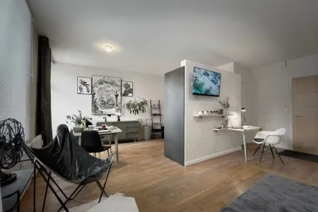 Large, comfortable studio in a central location