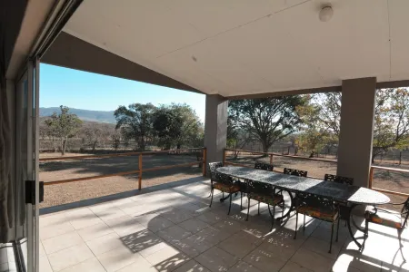 Spacious  Pet-Friendly 4-bedroom house in nature near Pietermaritzburg with WiFi Отели рядом с достопримечательностью «Golden Horse Golf Village»