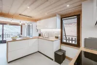 Chalet Belvédère, Spacious 12 Person, 5 Bedroom Chalet, Breath-Taking Views!