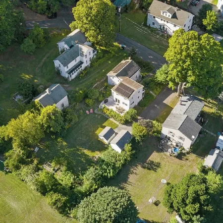 Sun Filled Lenox Retreat - Minutes to Tanglewood!