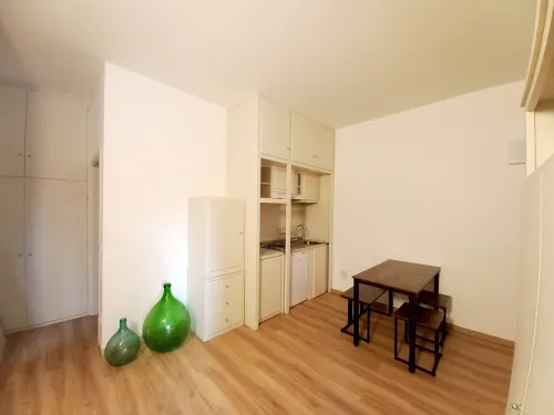 Charming 1-bedroom loft in delightful Imola with WiFi, AC and private garden Hotels in Imola