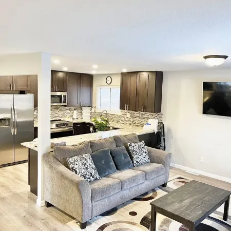 Spacious 5-bedroom house in marvelous Greeley with AC, WiFi