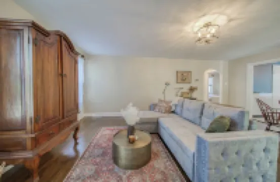 The Green Acres Cottage - Charming 2 Bedroom near S&T and Acorn Trail in Rolla.