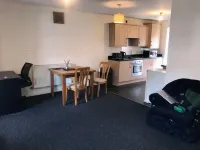 STAN'S PLACE - At the centre for tourist attractions; Cool, spacious and quiet. Hotel a Smethwick