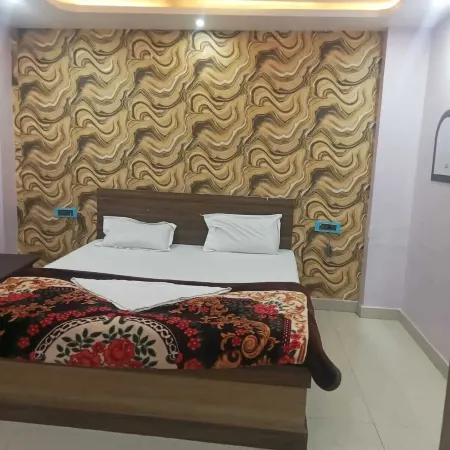 Hotel Regal Heights