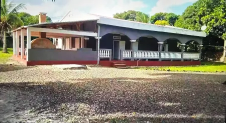 Maison Meublé au Coin du Paradis Отели в г. Аналанджируфу