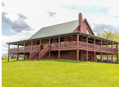 The Bourbon Lodge - Log home escape, Bourbon Trail, sunsets, peaceful retreat