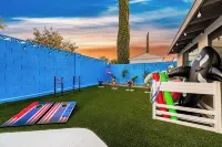 Game Room-Pool heated w/jacuzzi-Waffles-2 California King Beds-U of A 8 miles