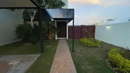 A beautiful uptown merida retreat Home