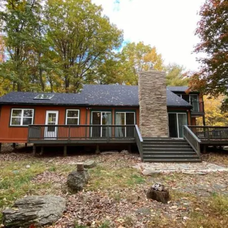 Paradise rediscovered 3-bedroom chalet in amenities rich lake community