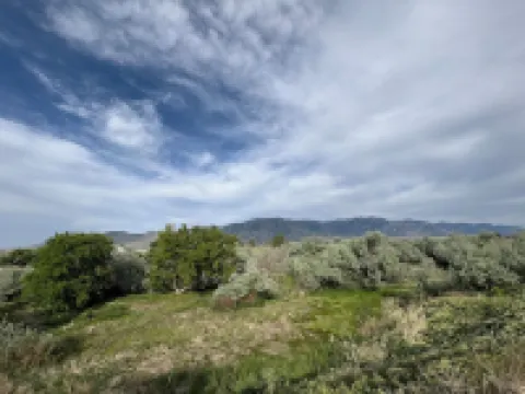 Spacious and secluded 5-bedroom farmhouse with AC, WiFi in charming Tremonton