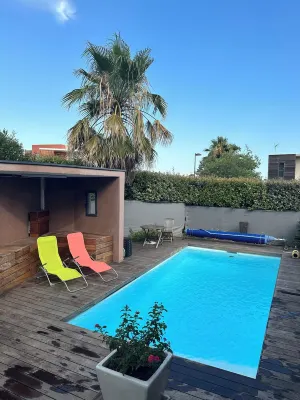 Contemporary air-conditioned villa with heated pool Hotel di Jacou