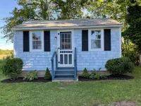 Adorable Beach Cottage for Monthly Rental Across the street from the beach! Hotels in Westbrook