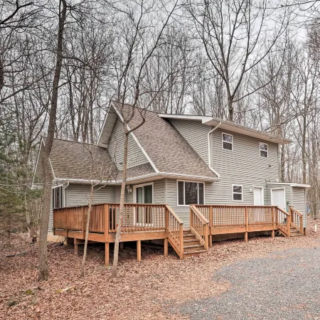 Family Poconos Home w/ Decks, 6 Mi to Skiing!