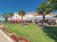 Large Rental House. Adriatic Seaside Hotels in Turanj