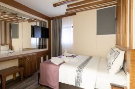 Hotel di POESİA & Free Breakfast
