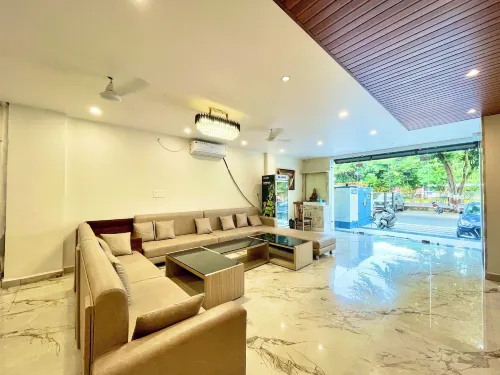 Hotel Prakash INN - near Mahakal Temple Hotels in Gothada