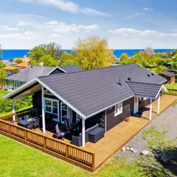 "Hjalmar" - 400m from the Sea