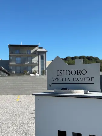 Isidoro Affittacamere Отели в г. Марьяно-Коменсе