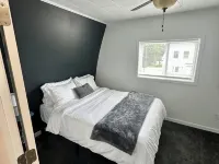 Charming 1-Bedroom House in Charming Calumet Hotels in Calumet