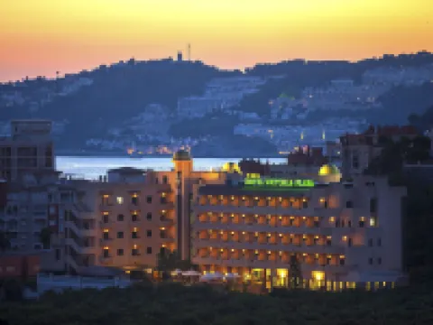 هوتل فيكتوريا بلايا فنادق في ألمونيكار