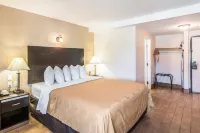 Quality Inn & Suites Near Downtown Bakersfield